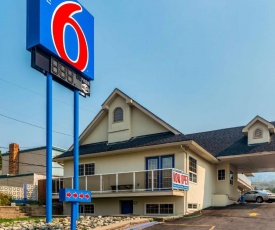 Motel 6-Kamloops, BC