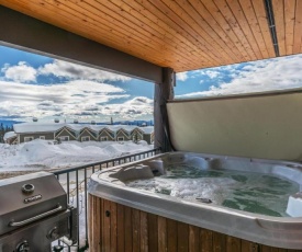 Luxury Pet Friendly Condo with Private Hot Tub and Mountain Views