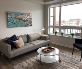 Modern 2 Bed in Downtown Near The Beach