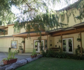 Cedar Wood Lodge Bed & Breakfast Inn