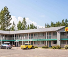 Super 8 by Wyndham Quesnel BC