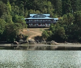 Arbutus Cove Guesthouse