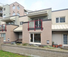 Heart of Victoria Two-Bedroom Townhouse 03