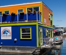 A Float Home B&B in Fisherman’s Wharf