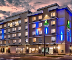 Holiday Inn Express & Suites Victoria-Colwood, an IHG Hotel