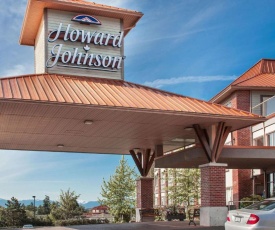 Howard Johnson by Wyndham Victoria Elk Lake Hotel & Suites