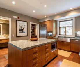 Fitzsimmons Walk Deluxe Townhome with Private Hot Tub Village Walking Distance