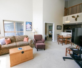 Ideally located lofted 3 Bedroom Suite