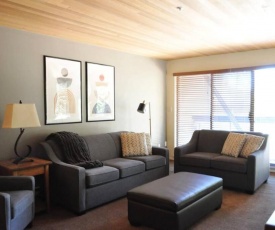 Large 2-Bedroom Whistler condo for up to 6 people w/ swimming pool & hot tub