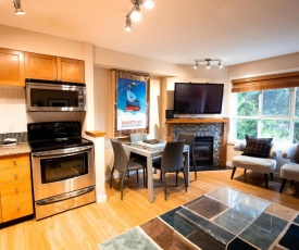 Pleasant Townhouse in Whistler Village wHot Tub