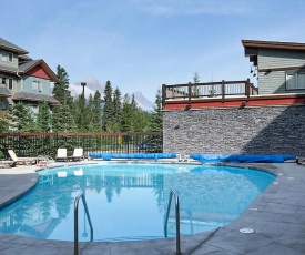 Premium 2BR Condo in Canmore, with Heated Pool and Hot Tub!