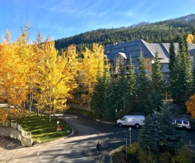 The Best Top Floor Ski-in/Ski-out at the Aspens