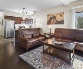 Sundance Suite - Beautiful Condo with open pool, hot tub