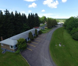 The Lionstone Inn Motel and Cottages