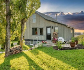 Raven Hill Vineyard Cottage in Fabulous Wolfville Location