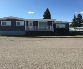 Beautiful Cardston Home (whole house)!