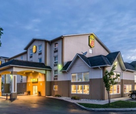 Super 8 by Wyndham Grimsby Ontario