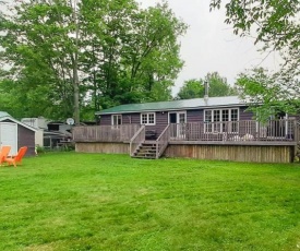 Beautiful 3 Bdrm + Bunkie Waterfront Cottage Near Gull Lake