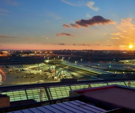 Sheraton Gateway Hotel in Toronto International Airport