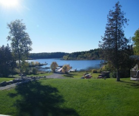 Mowat Landing Cottages