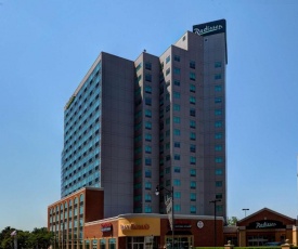 Radisson Hotel & Suites Fallsview