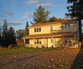 Arrowstone Luxury Farmhouse in Historic Old Town