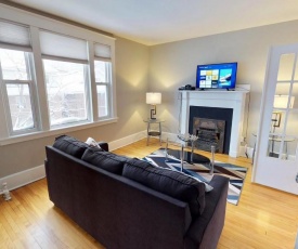 Bright, Clean, Private. In the Heart of Downtown! Parking, Wi-Fi and Netflix included