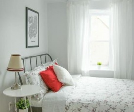 Cute 1 bed apartment in the heart of Little Italy!