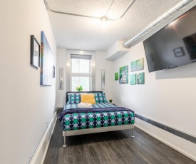 Newly Renovated - Upscale 2BR Loft In The Byward Market!