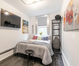 PRIME Location - Upscale 1BR Steps from Byward Market!