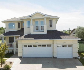 Million Dollar Home In Golf Course By Henday, Whitemud Drive, Garage, Big Deck, HugeYard,Steps to Amenities!!