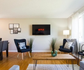 Modern Scandinavian Home - 5 Mins to West Edmonton Mall - Complementary Netflix and Parking!