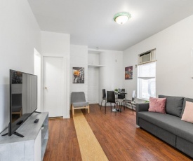 Spacious 3BR Apartment - Steps Away From Leslieville!