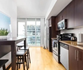 Stylish 2BR Condo With Prime CN Tower Views