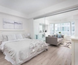 Stylish and Cozy 1BR Condo In Yorkville