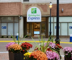 Holiday Inn Express Toronto Downtown, an IHG Hotel