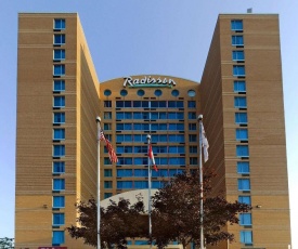 Radisson Suites Hotel Toronto Airport