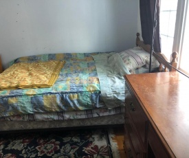 Large room in a house minutes to Montreal