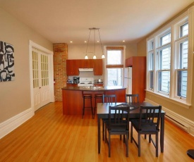Bright and airy downtown apartment in Hull Gatineau