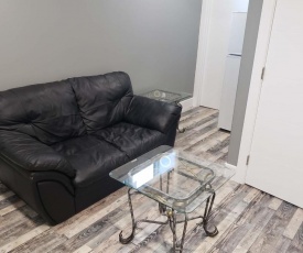 Cozy 2 BR 1BATH apartment with WIFI, Laundry and Off Street parking