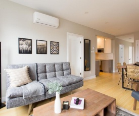 3-Bedroom Condo in Little Italy by Den Stays